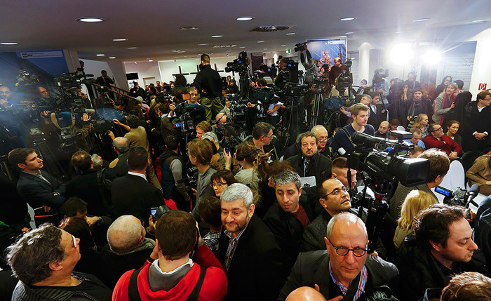 Журналисты устроили давку перед&nbsp;началом пресс-конференции