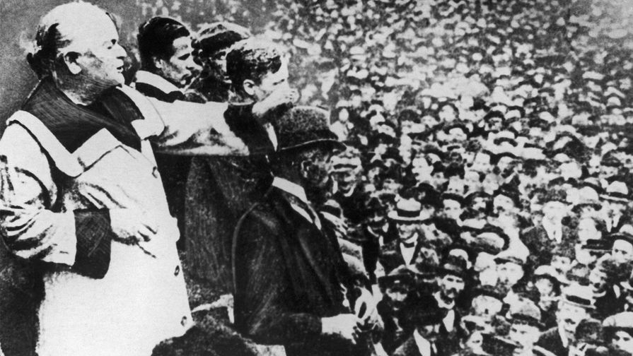Клара Цеткин произносит речь в&nbsp;Германии, 1925&nbsp;год 