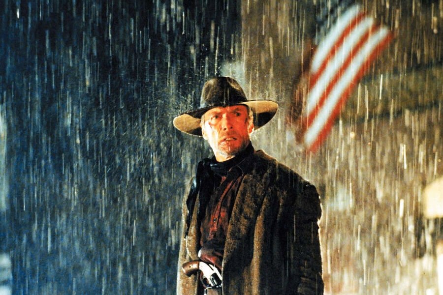 <b>&laquo;Непрощенный&raquo; (1992)</b>
<br><br>
&laquo;Непрощенный&raquo; принес Иствуду его первую номинацию на&nbsp;&laquo;Оскар&raquo;. А точнее, сразу три первые номинации &mdash; кинематографист претендовал на&nbsp;статуэтку в&nbsp;категориях &laquo;Лучший фильм&raquo;, &laquo;Лучший режиссер&raquo; и &laquo;Лучшая мужская роль&raquo;, оставшись без&nbsp;приза лишь в&nbsp;актерской. Вестерн, посвященный памяти Леоне (тот скончался за&nbsp;несколько лет до&nbsp;премьеры), обращается к&nbsp;истории Уильяма Мунни, в&nbsp;недавнем прошлом безжалостного убийцы, который заканчивает с&nbsp;грязными делишками, становится фермером и заводит семью, однако то самое прошлое его не то чтобы отпускает. В&nbsp;общем, базовый сюжет для&nbsp;картин Иствуда &mdash; благо, что тут он выступил и постановщиком, и главным актером.