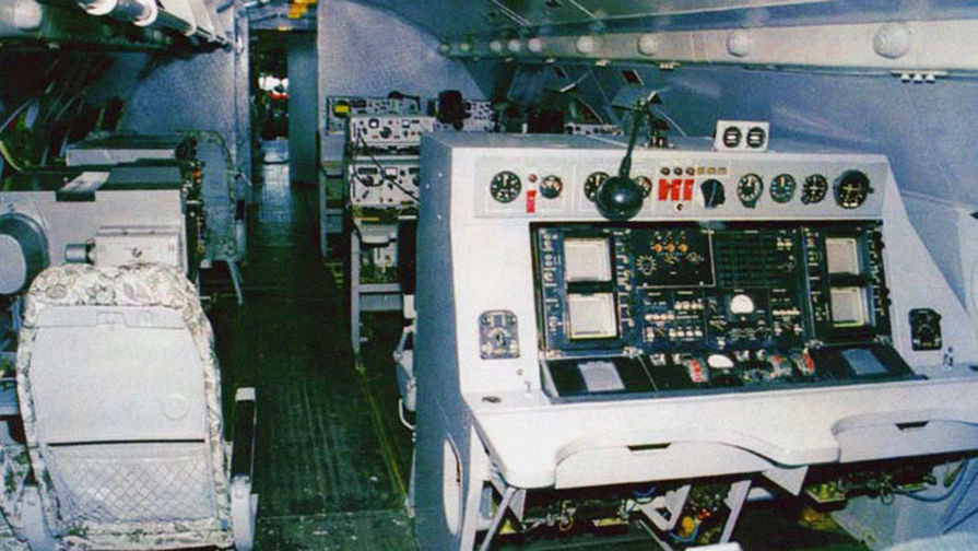 Рабочие места операторов на&nbsp;Ил-20М 