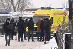 Автомобиль скорой медицинской помощи у православной гимназии в Серпухове, где произошел взрыв, 13 декабря 2021 года