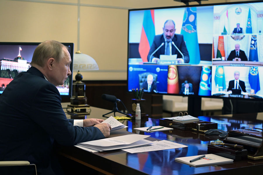 Президент РФ Владимир Путин принимает участие во внеочередном заседании Совета коллективной безопасности Организации Договора о коллективной безопасности (ОДКБ) в режиме видеосвязи, 10 января 2022 года 