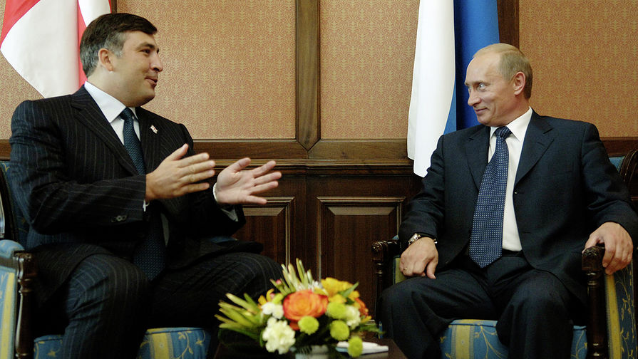 Президент Грузии Михаил Саакашвили во время встречи с президентом России Владимиром Путиным в Казани, август 2005 года