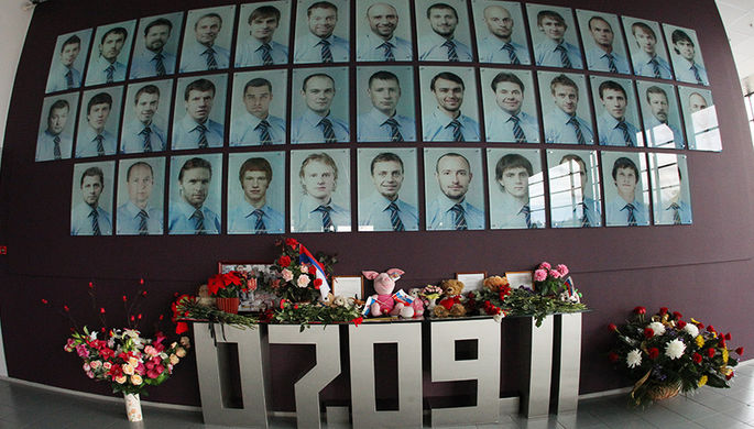 Мемориальная стена в память о членах хоккейного клуба «Локомотив»