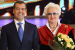 В 2011 году Анна Шатилова получила орден «За заслуги перед Отечеством» III. Дмитрий Медведев и Анна Шатилова на торжественной церемонии в Государственном Кремлевском дворце