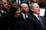 Экс-президент США Джордж Буш-младший с супругой Лаурой на церемонии прощания с 41-м президентом США, Джорджем Бушем-старшим, 5 декабря 2018 года 
