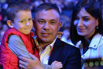 Боксер Константин Цзю с сыном и женой на церемонии открытия ХХ чемпионата мира по боксу в Екатеринбурге, 2019 год