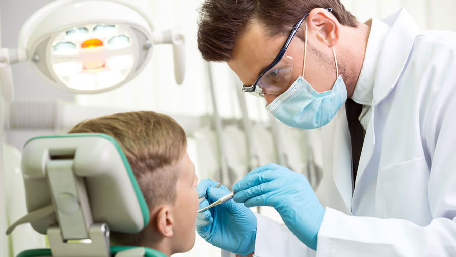 Стоматолог рассказал, когда нужно менять пломбы на зубах