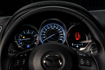Новая Mazda 6 будет представлена с двумя бензиновыми двигателей.
2.0-литровый бензиновый двигатель SkyActiv-G. Максимальный крутящий момент составляет 210 Н/м при частоте вращения 4000 мин-1, а максимальная мощность – 110 кВт при частоте вращения 6000 мин-1.
2.5-литровый бензиновый двигатель SkyActiv-G отличается малым весом и одним из лучших в классе значением максимального крутящего момента 256 Н/м, которое достигается при частоте вращения 3250 мин-1. Двигательразвивает максимальную мощность 141 кВт при частоте вращения 5700 мин-1.
Оба двигателя работают в паре с 6-ступенчатой автоматической коробкой передач SkyActiv-Drive или с 6-ступенчатой механической коробкой передач.
