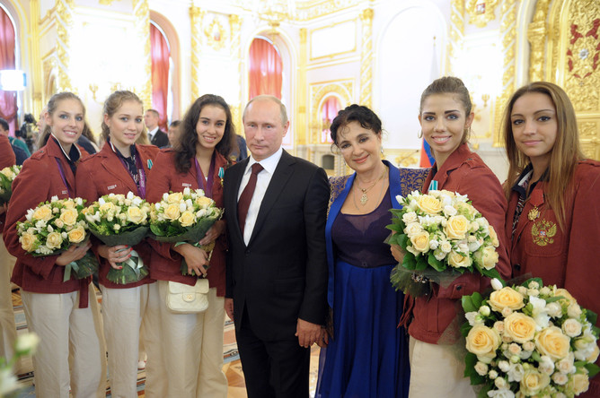 Ирина Винер со своими подопечными у президента РФ Владимира Путина