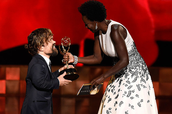 Питер Динклэйдж и Виола Дэвис на церемонии Emmy Awards 2015