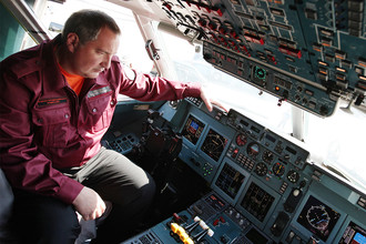 Вице-премьер России Дмитрий Рогозин на презентации самолета Ил-96-400 в Ульяновске, 2012 год