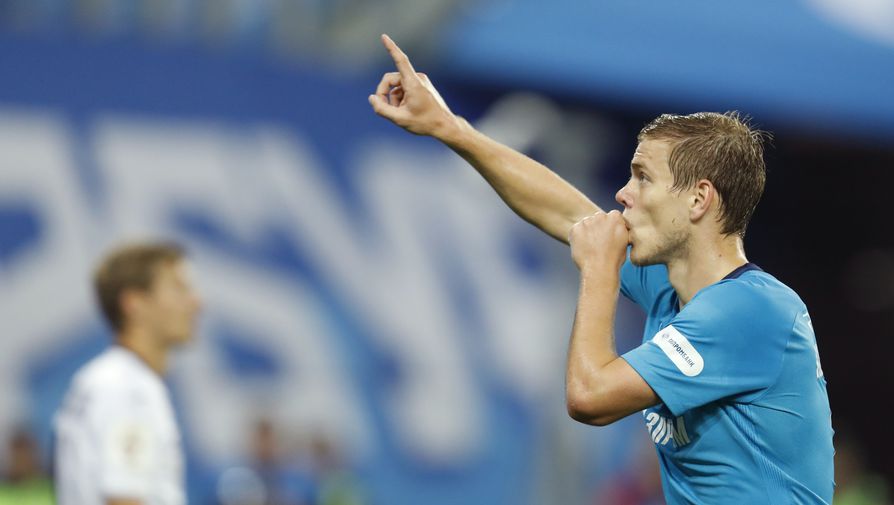 Футболист «Зенита» Александр Кокорин празднует гол в ворота «Уфы»