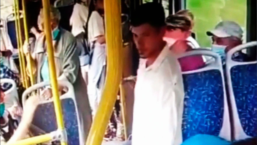 В Новосибирске наркоман ударил ножом пассажира автобуса