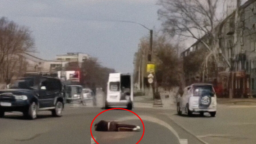 В Хабаровском крае раненый мужчина на ходу выпрыгнул из скорой и убежал