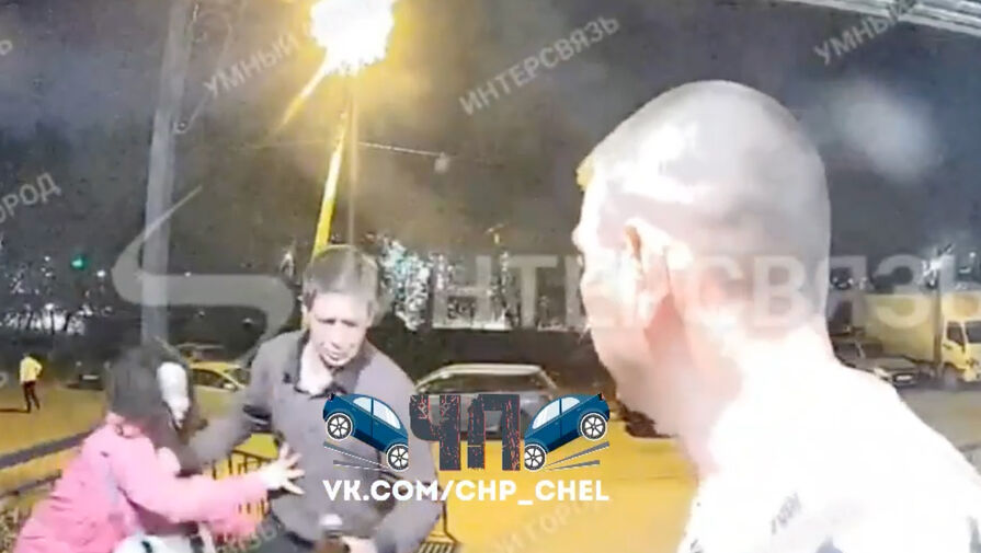 В Челябинске пьяная женщина пырнула ножом мужчину под камерой у подъезда 