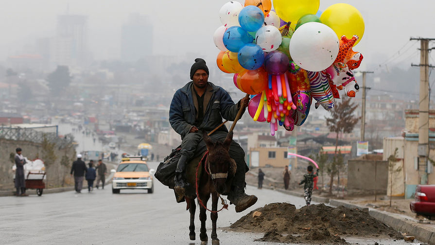 Продавец воздушных шариков во время празднования Навруза в&nbsp;Кабуле, Афганистан, 21&nbsp;марта 2017&nbsp;года