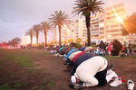 Мусульмане в день праздника Ураза-байрам в Кейптауне 