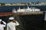 Президентский катер в акватории Невы перед началом главного военно-морского парада в честь Дня Военно-Морского Флота России в Санкт-Петербурге
