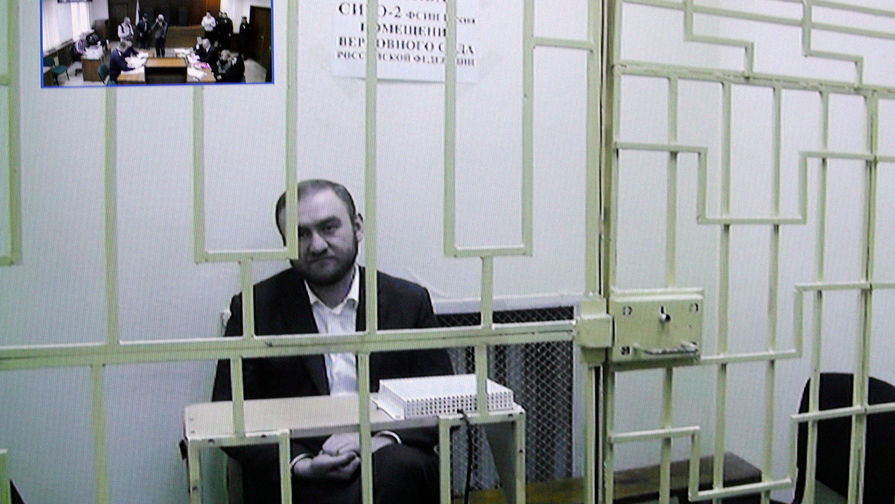 Сенатор Рауф Арашуков (на экране по видеосвязи из СИЗО) во время рассмотрения жалобы на арест в Мосгорсуде, 7 февраля 2019 года
