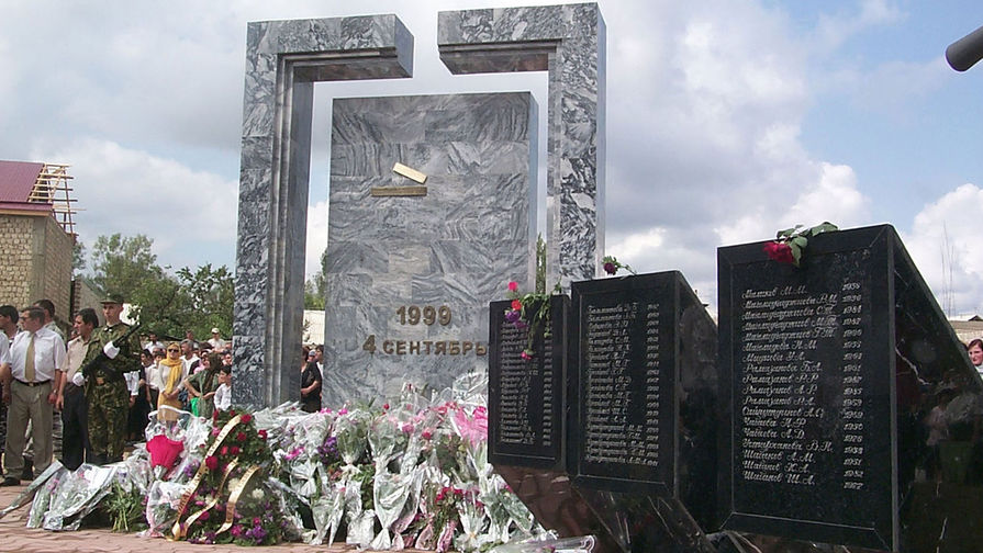 Памятник жертвам террористического акта в&nbsp;Буйнакске 