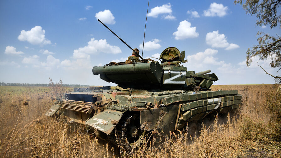 Минобороны РФ показало кадры боевой работы экипажа танка Т-72 в ходе спецоперации