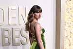 <b>Тейлор Свифт</b>
<br><br>
Певица Тейлор Свифт решила отдать дань главному символу 2024 года — Зеленому Дракону: звезда появилась на церемонии «Золотого глобуса» в нежно-зеленом сверкающем платье в пол от итальянского модного дома Gucci.