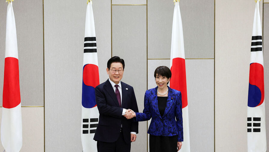 Президент Южной Кореи и премьер Японии сыграли песню BTS на барабанах