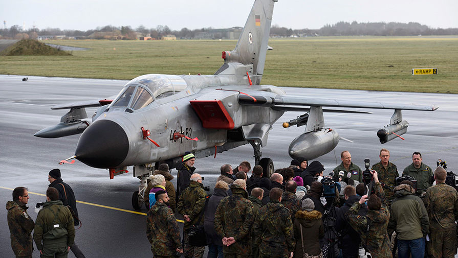 Немецкий боевой реактивный самолет Tornado на&nbsp;аэродроме Шлезвиг-Ягель в&nbsp;Германии