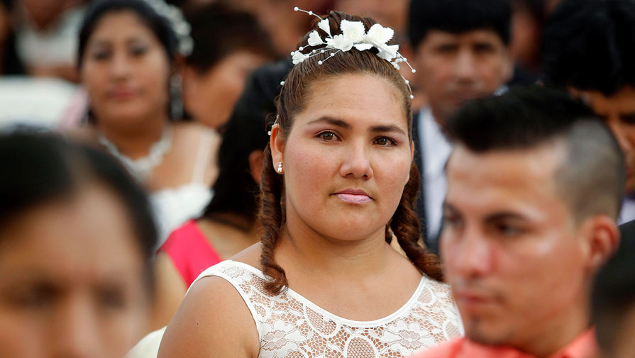 Одна из&nbsp;невест на&nbsp;массовой свадьбе в&nbsp;Перу. В&nbsp;торжественной церемонии, состоявшейся в&nbsp;Лиме, приняло участие 67&nbsp;пар