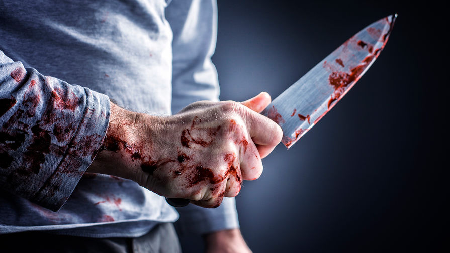 Гостя, пристававшего к посетителям омского кафе, ранил ножом повар заведения