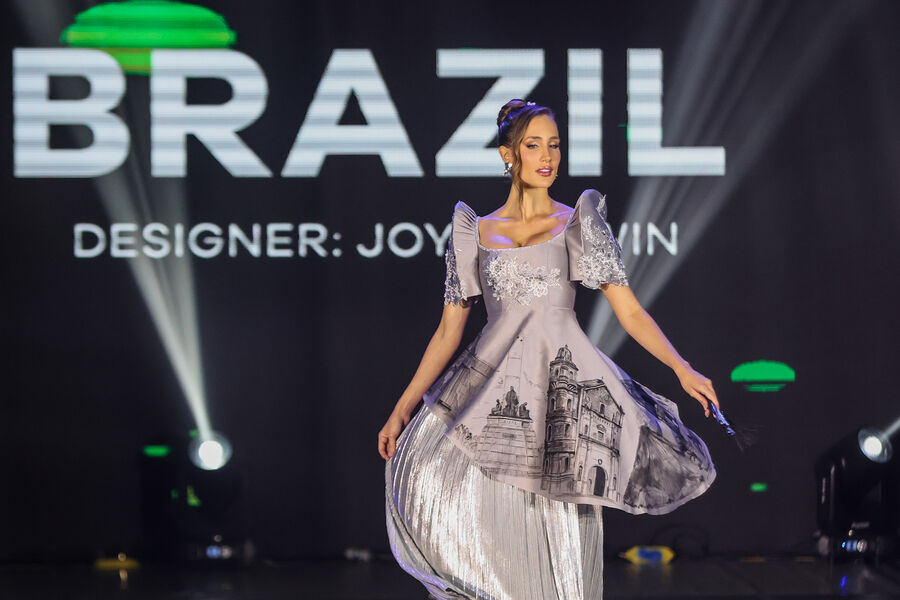 Участница конкурса «Мисс Земля-2025» из&nbsp;Бразилии Лайла Фризон, Параньяк, Филиппины, 5&nbsp;ноября 2025&nbsp;года