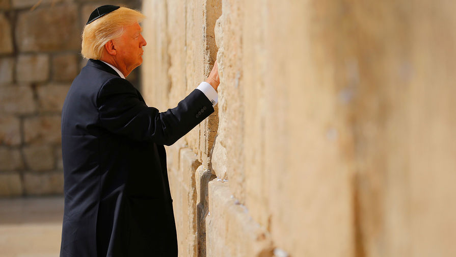 Трамп помолился у Стены Плача в Иерусалиме - Газета.Ru