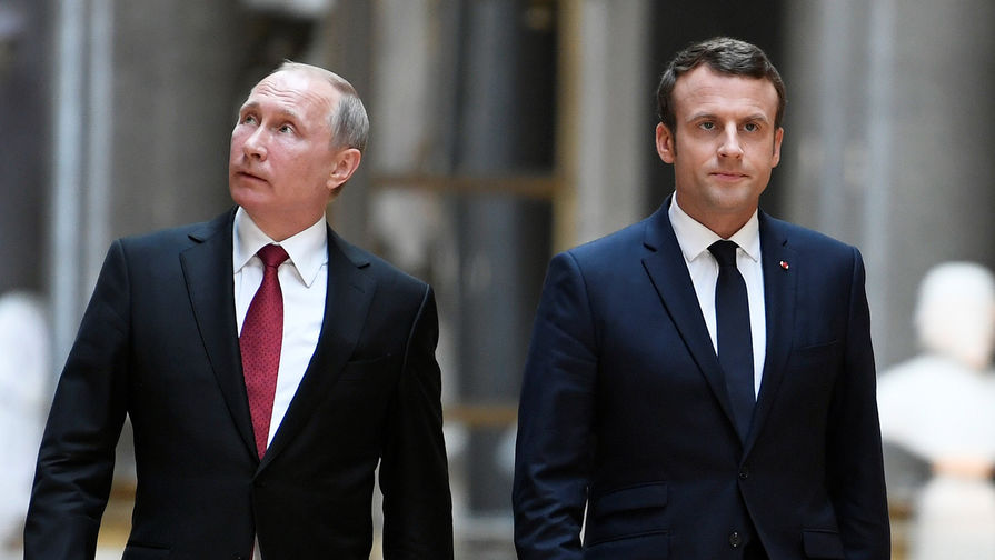 Президент России Владимир Путин и президент Франции Эммануэль Макрон перед пресс-конференцией в Версале, 29 мая 2017 года