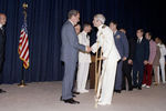 Президент США Ричард Никсон и бывший военнопленный Джон Маккейн во время приема в Вашингтоне, 1973 год