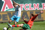 Защитник хозяев Виталий Денисов стал невольным участником гола в ворота своей команды