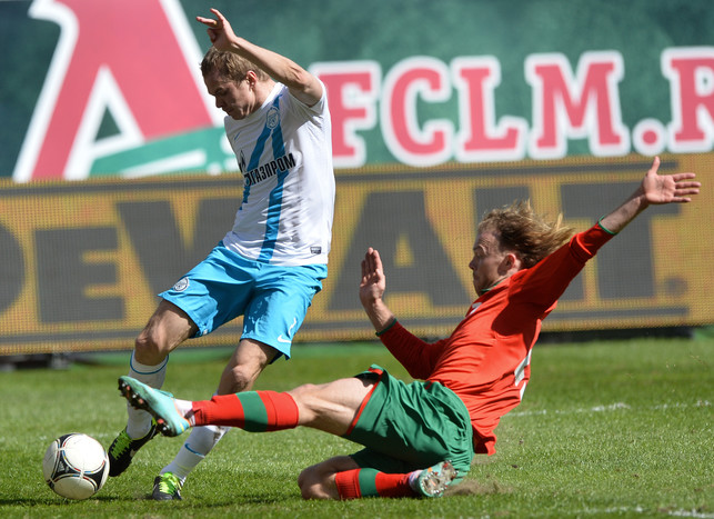 Защитник хозяев Виталий Денисов стал невольным участником гола в&nbsp;ворота своей команды