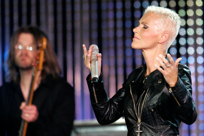 Солистка Roxette Мари Фредрикссон во время выступления в Юрмале, 2009 год