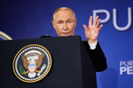 Президент РФ Владимир Путин во время пресс-конференции с президентом США Дональдом Трампом на военной базе Эльмендорф, Аляска, 16 августа 2025 года