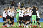 Женская сборная Германии по футболу победила национальную команду Канады в полуфинале Олимпиады в Бразилии и теперь готовится к финальной встрече со Швецией. Решающий мяч в поединке с канадками забила Мелани Берингер, реализовавшая пенальти