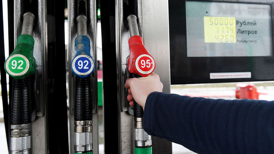 Цена бензина Аи-92 на бирже упала до минимума за последние семь лет