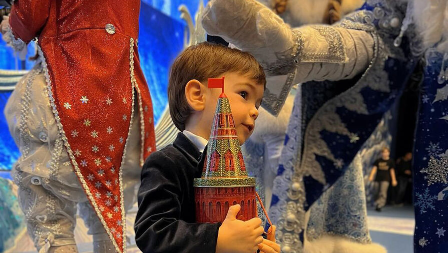 Сын Петросяна впервые посетил Кремлевскую елку