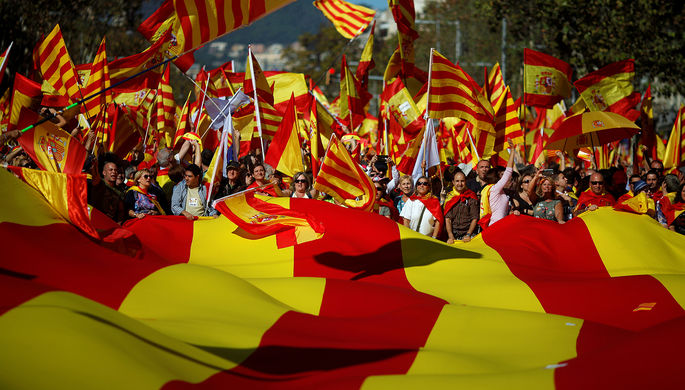 Массовая акция против независимости Каталонии прошла в Барселоне, 29 октября 2017