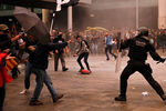 Столкновения между полицией и протестующими около международного аэропорта Барселоны, 14 октября 2019 года
