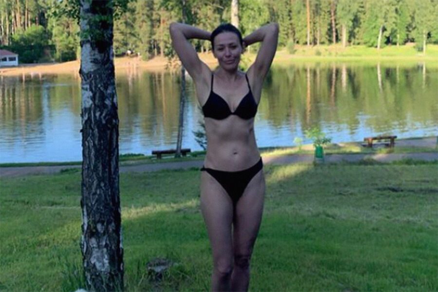 Безукоризненные фотографии Екатерины Волковой в купальнике без обработки показывают ее естественность и стильное воплощение