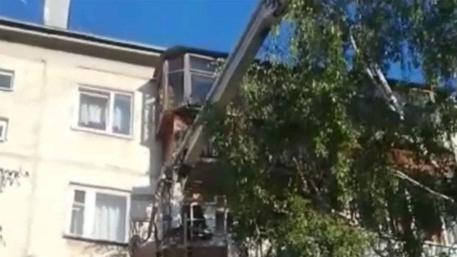 СК проверит семью 5-летней девочки, которая сутки сидела на балконе в запертой квартире