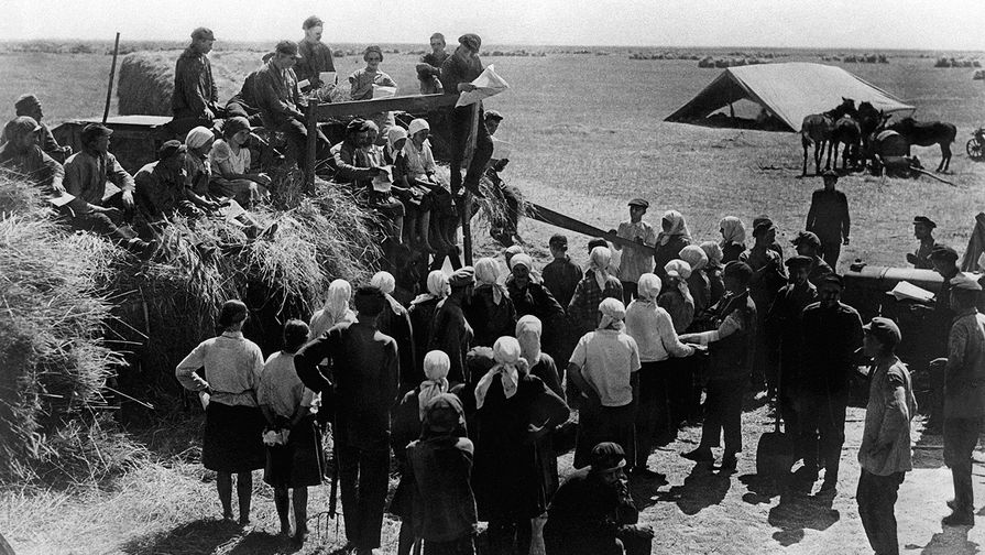 Беседа с крестьянами о преимуществе коллективного ведения хозяйства, 1929 год
