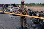 Ситуация на месте взрыва бензовоза в Пакистане