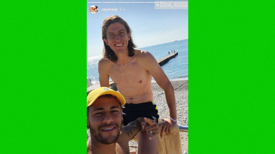 Нападающий сборной Бразилии Неймар с&nbsp;защитником команды Филипе Луисом побывал на&nbsp;пляже в&nbsp;Сочи
