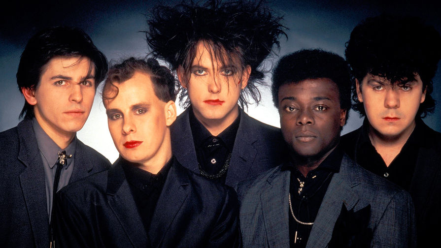 Группа The Cure и барабанщик Энди Андерсон (на фото второй справа)